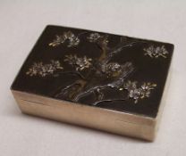 A good quality Japanese white metal Snuff Box (or Pill Box), with finely inlaid mixed metal lid