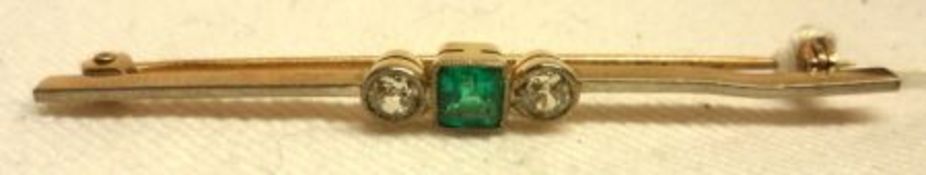 An early 20th Century yellow metal Bar Brooch, stamped “9ct”, featuring a centre square Emerald (4 ½