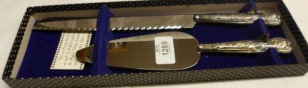 A boxed Stainless Steel bladed Bread Server and Cake Knife with Kings pattern Silver handle,