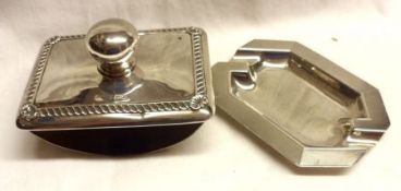 An Edwardian Silver mounted Desk Blotter frame, rectangular shape with gadrooned and shell