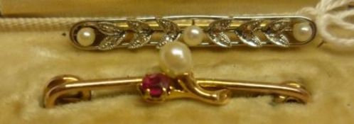 A small early 20th Century precious metal Bar Brooch, set with Seed Pearls and small Diamond sprigs,