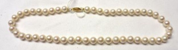 An un-graduated Cultured Pearl Necklace, approximately 8mm diameter, approximately 40mm long