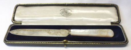 A George V Cased Silver Bladed Cake Knife, the plain mother-of-pearl handle with damage, 9” long,