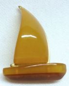 A Middle Eastern yellow metal and amber mounted yacht design Brooch, measuring approximately 30mm