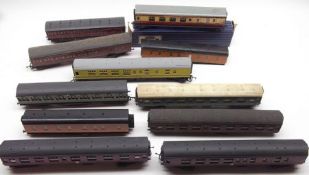 A Mixed Lot of various Hornby Dublo Carriage, including D22 Corridor Coach (original box), various