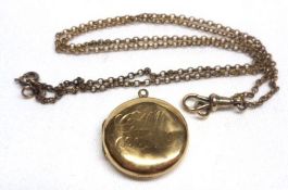 An early 20th Century hallmarked 9ct Gold Circular Locket, engraved with initials “GHM” in