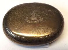 A George V Tobacco Pebble, with squeeze opening action, Armorial to the lid with motto “Frere Ayme