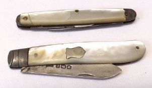A folding Fruit Knife with Silver blade and Mother of Pearl case, 4 ½” long, Sheffield 1923;