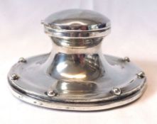 A George V circular Capstan Inkwell with beaded detail to the rim, loaded base, hinged lid, (no