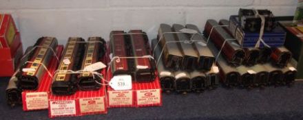 A quantity of Hornby Dublo Carriages, to include Composite Restaurant Car 4048; Restaurant Car W.