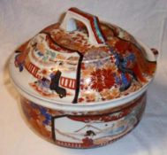 A Kutani Covered Chamber Pot of circular form, decorated in the typical manner with panels of