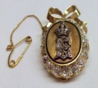 An early 20th Century high grade precious metal Brooch, featuring a Diamond set Letter E to the