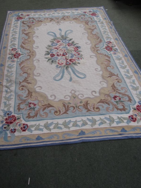 English cream background rug with light blue border & floral decoration 280 x176