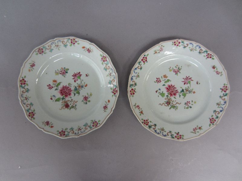 Pair of famille rose plates with floral decoration 23d