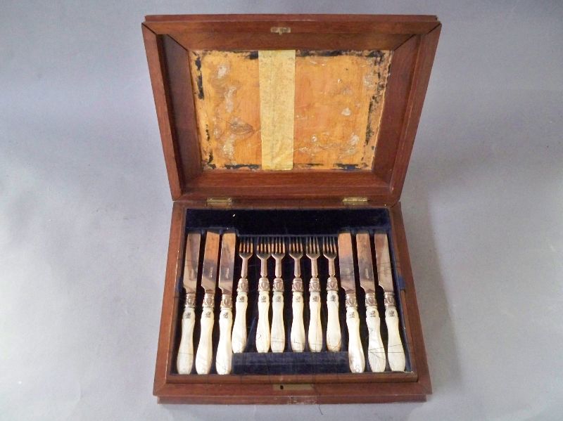 Set twelve hallmarked silver dessert forks and knives in fitted walnut and mahogany case