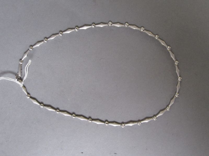 White gold 18ct chip diamond set necklace