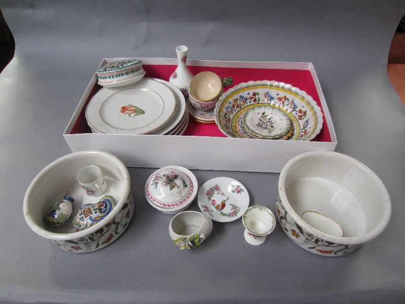 Collection of assorted ceramics to include faience ware & Portmeirion Botanical