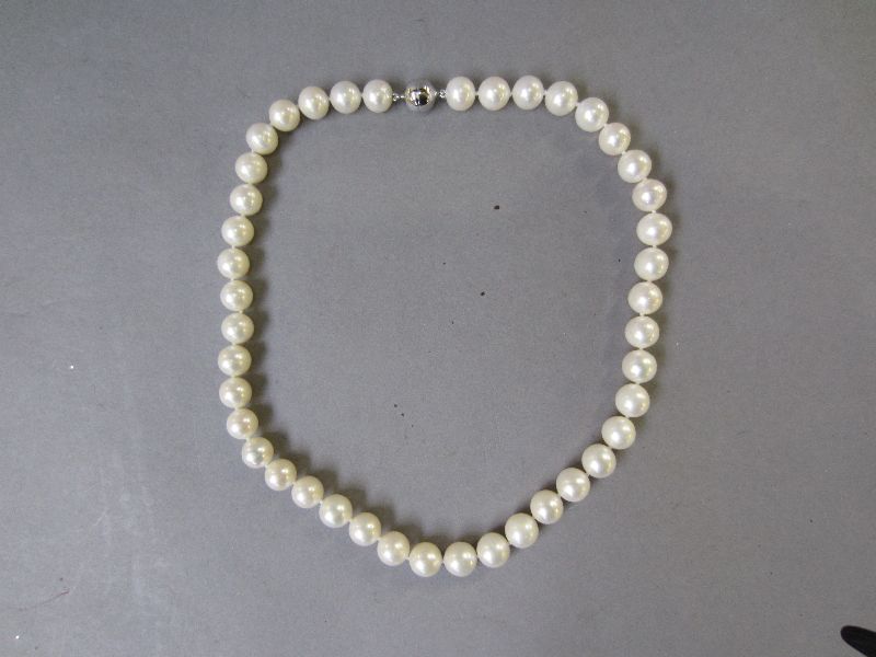 11mm cultured Fresh Water Pearl necklace with silver clasp