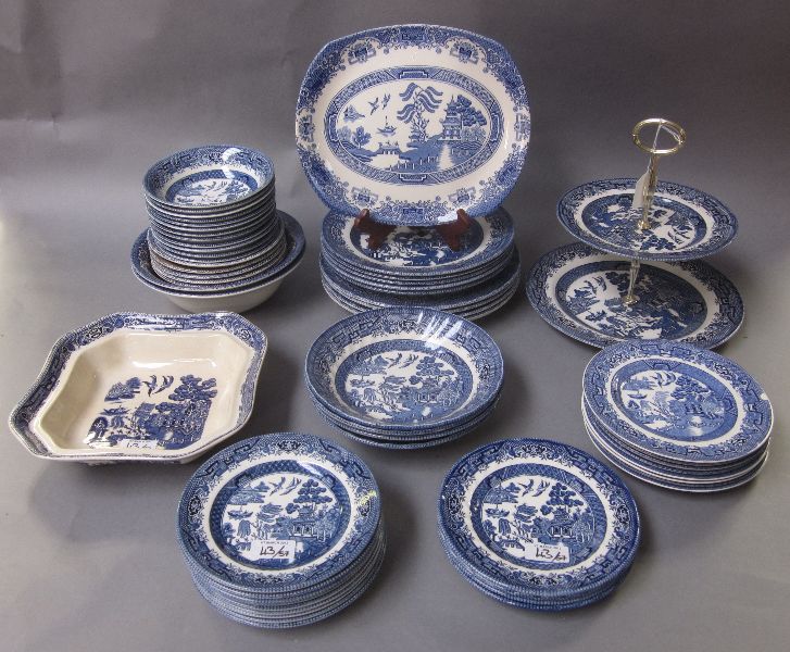 Large collection of Willow pattern plates & bowls etc. (57)