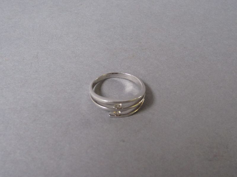 White gold 18ct diamond dress ring