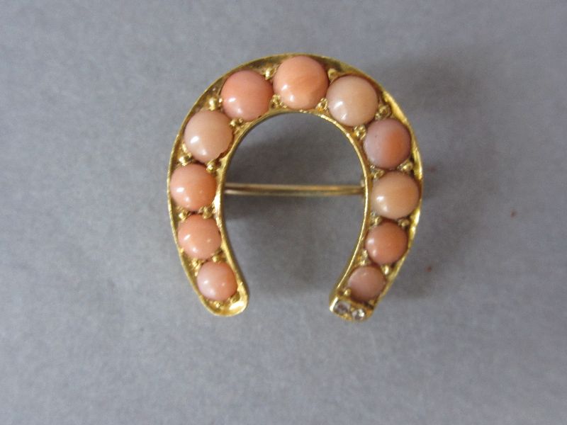 15ct Gold, coral & diamond horse shoe brooch