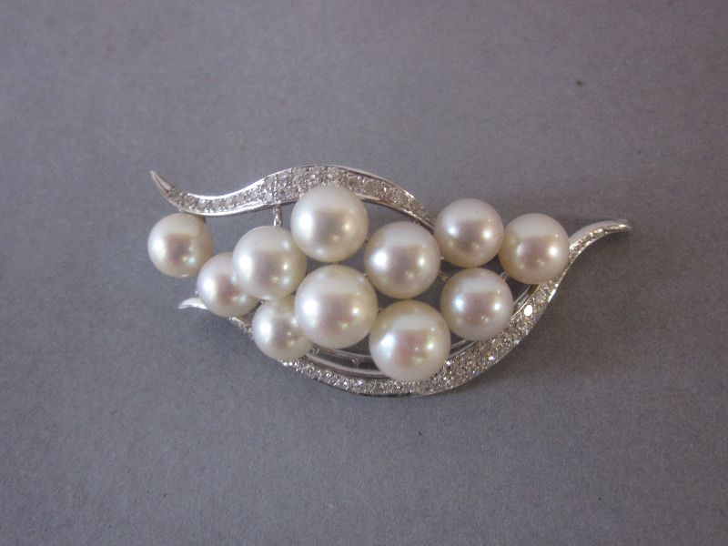 18ct white gold pearl & diamond set brooch (to match lot 168)