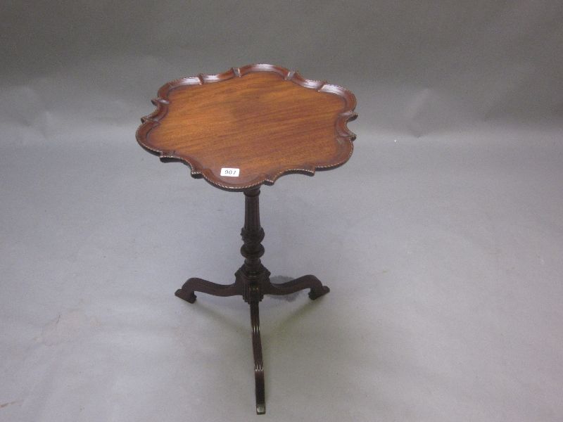 C19th mahogany circular tripod table with scalloped serpentine shaped top 46dia