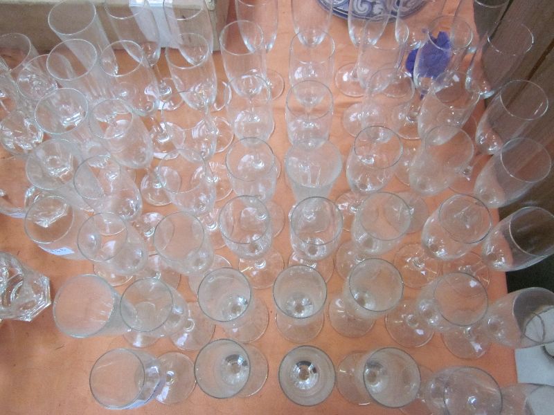 Large collection of white wine glasses plus other glass items