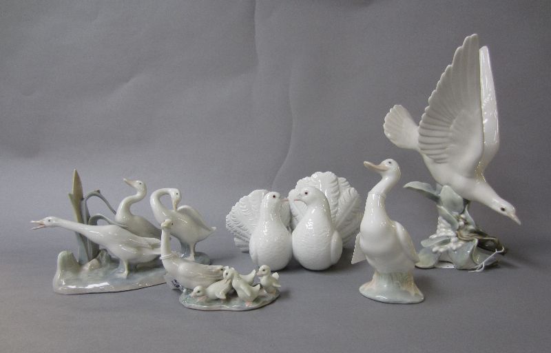 Lladro figure groups of fantailed pigeons, goose & goslings, three geese, gander & a diving bird (5)