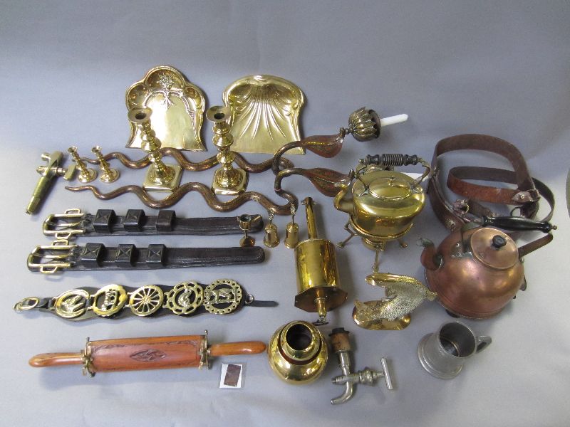 Collection of brass & mixed metal to include a vintage brass roasting jack & a pair of eastern