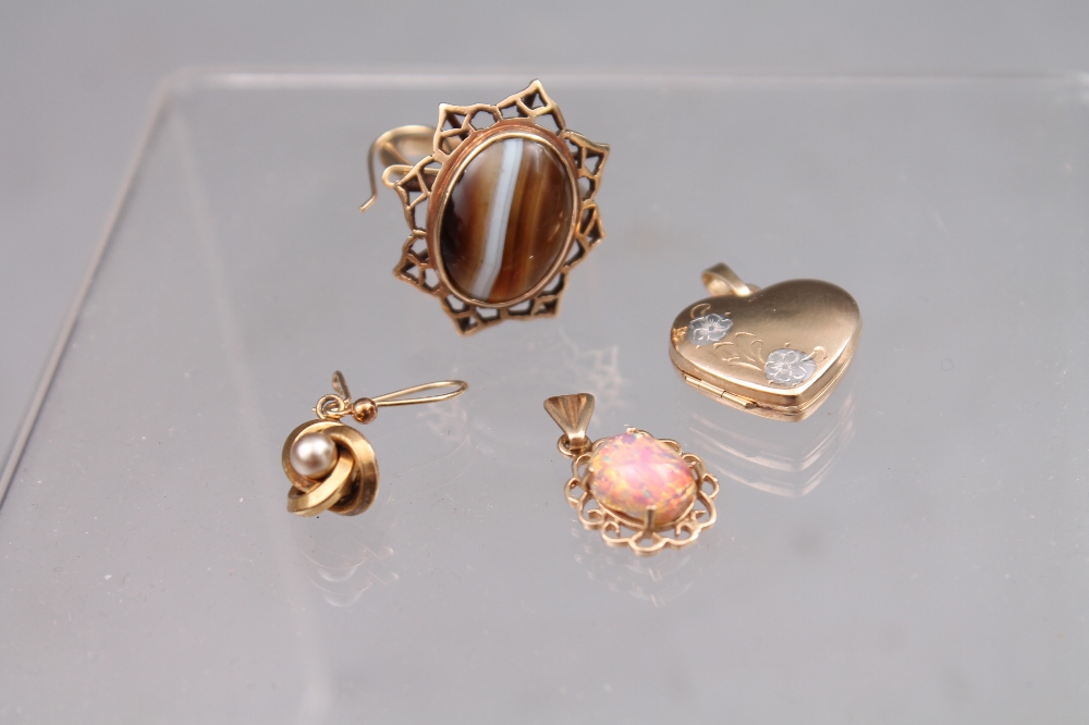Four items of 9ct gold jewellery comprising a heart locket, a banded agate set dress ring, a pair of
