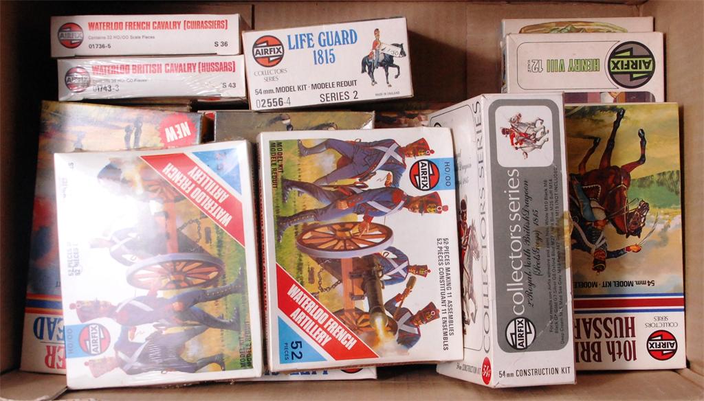 17x 1/12 54mm and H0 scale Airfix kits to include; mainly civilians, historical leaders and