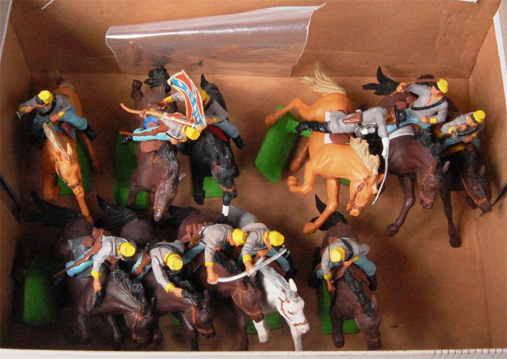 Britains Deetail, 11 mounted Confederate infantry, loose, various stances (G)