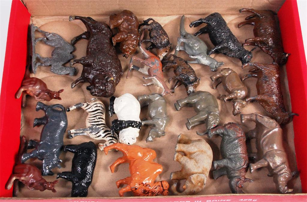 Britains, Timpo, T&B etc, large quantity of lead zoo mainly (a few farm items), approx. 80+ items to