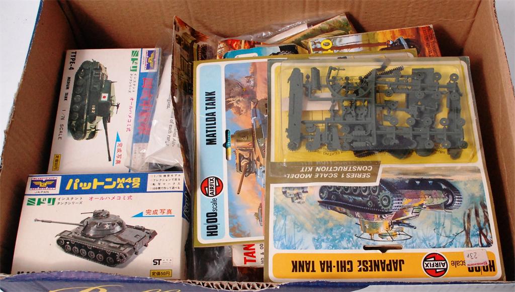 24x 00 scale, 1/76 and other plastic kits by Airfix, Midon Japan, Bandai, Nitto and motorcycles, all