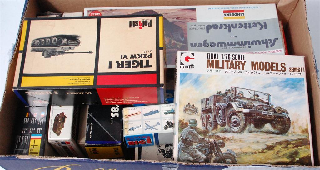 12x 1/72 and 1/76 scale plastic military issue kits by Heller, Eidai, Lindberg, Polistil etc, all