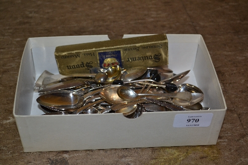 Quantity of various silver tea, coffee and condiment spoons