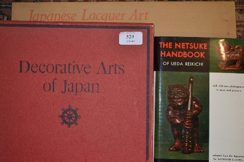 Quantity of various volumes, mainly relating to Japanese decorative arts