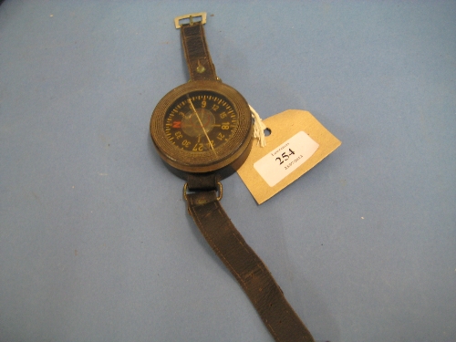 World War II Luftwaffe AK39 pilot`s Bakelite wrist compass by Kadlec