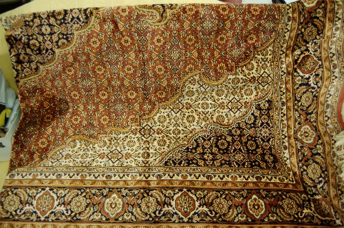 Bidjar carpet having rose ground, 2.8m x 2m