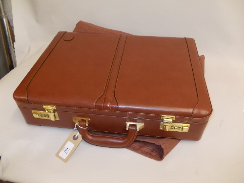 Gentlemans Italian leather briefcase