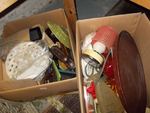 Similar quantity of Bakelite and plastic items