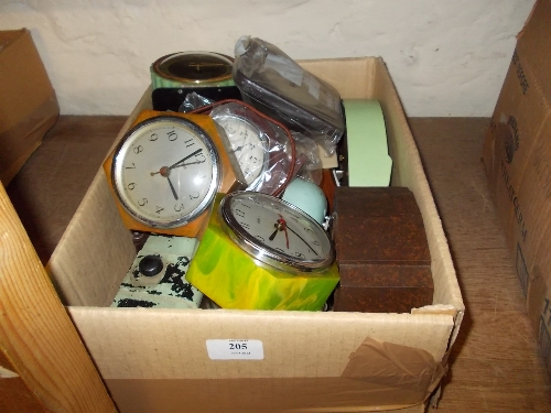 Quantity of various Bakelite mantel clocks