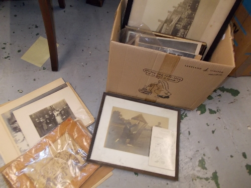 Quantity of 19th / 20th Century framed and unframed photographs