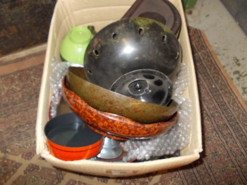 Quantity of various Bakelite and plastic items