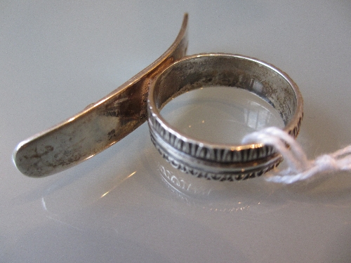 Silver orange peeler in the form of a ring