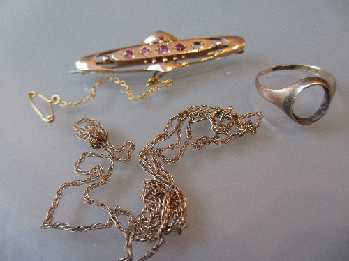 9ct Gold ring, gold bar brooch and a necklace