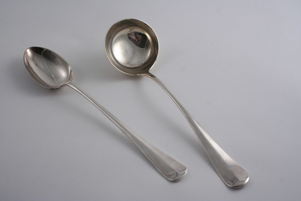 A MODERN HANOVERIAN PATTERN SOUP LADLE & MATCHING BASTING SPOON with plain, moulded rattails, by