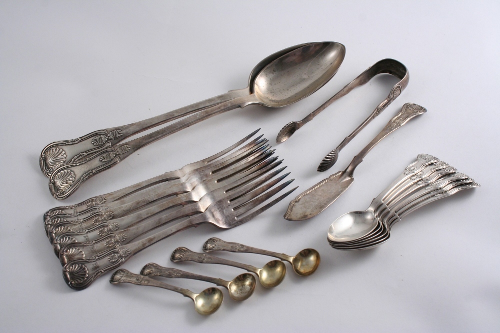 SINGLE STRUCK KING`S PATTERN (with shoulders): A set of six Scottish tea spoons, a pair of sugar