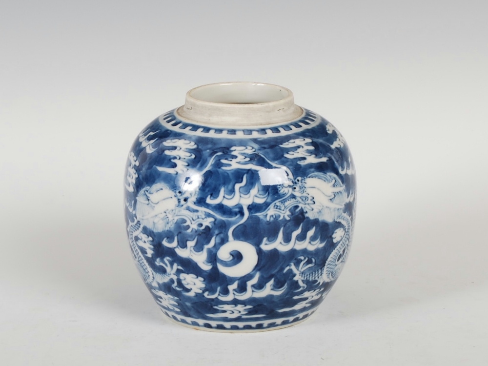 A Chinese porcelain blue and white jar, Qing Dynasty, decorated with two dragons contesting a